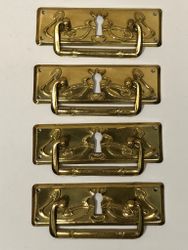 MÖBELHANDTAG 4 st. mässing, Jugend, 1900.