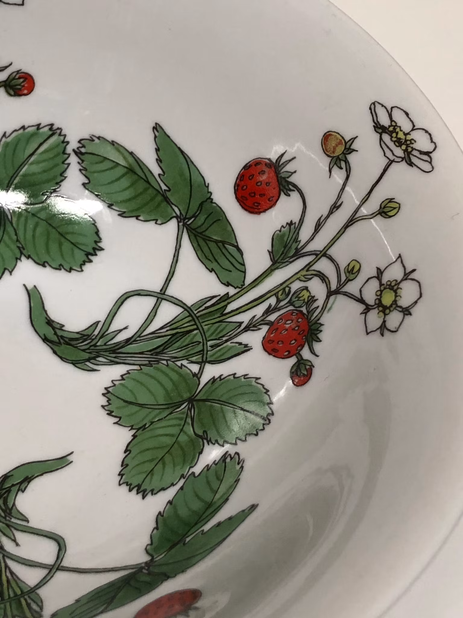 SKÅL, porslin,  "Smultron" Marguerite  Walfridsson, Ikea.