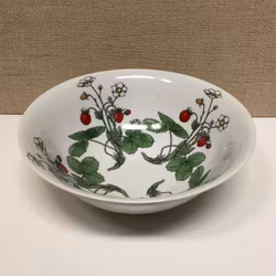 SKÅL, porslin,  "Smultron" Marguerite  Walfridsson, Ikea.