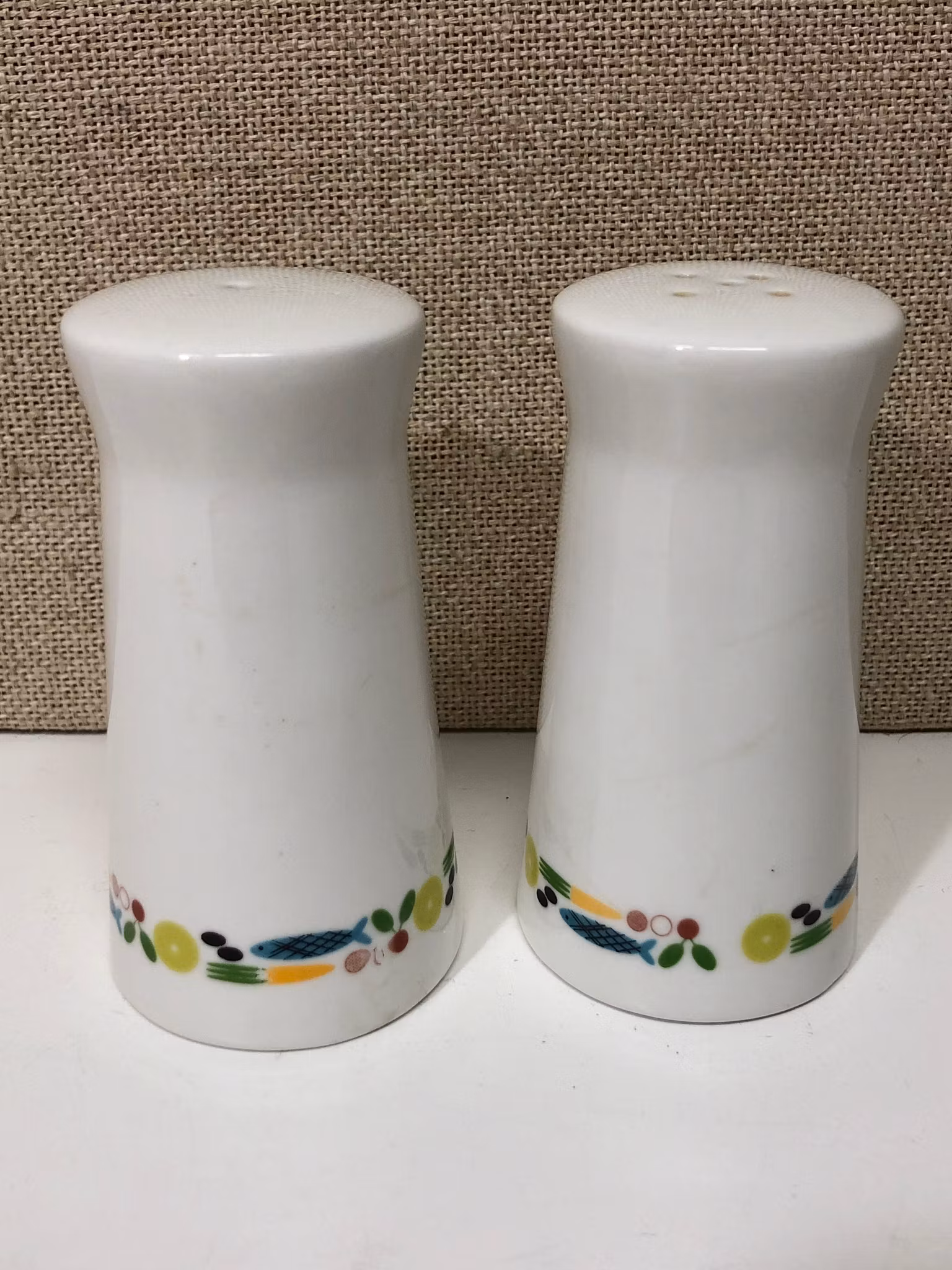 SALT & PEPPARKAR, porslin, 1950/60-tal.