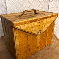 LÅDA/VÄSKA, näver, 1900-tal.