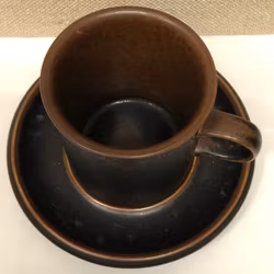 COFFEE CUP WITH SAUCER, stoneware "Ruska" Ulla Procopé, Arabia.