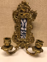 VÄGGLAMPETT, mässing, rokokostil, 1900-talets andra hälft.