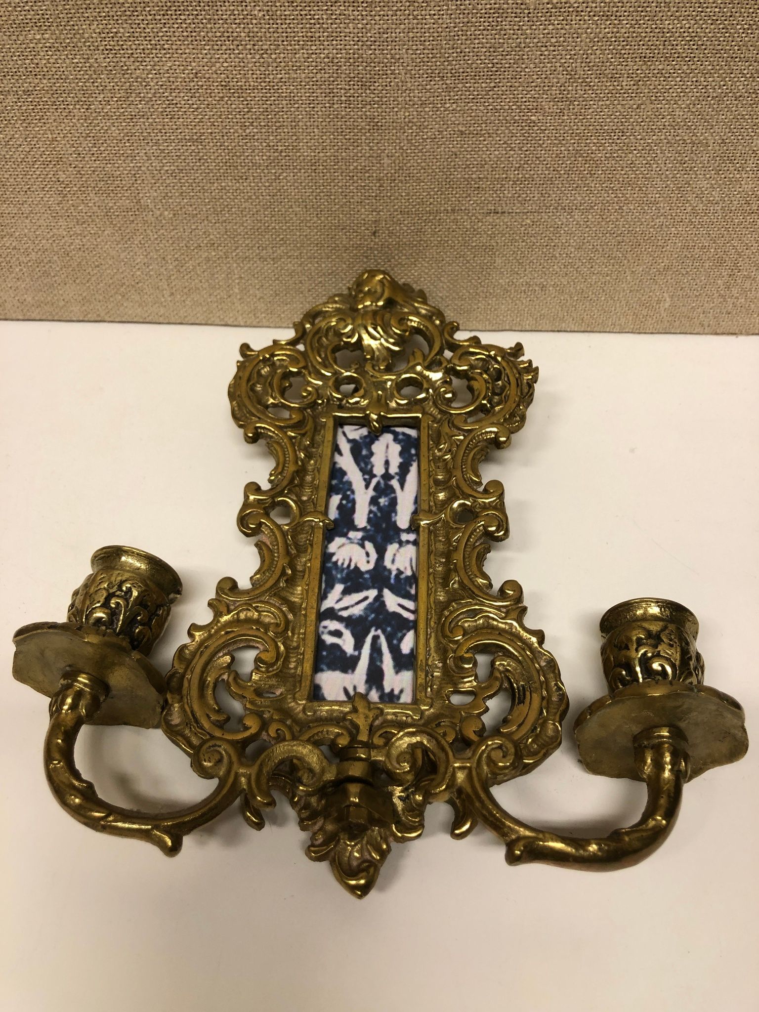 VÄGGLAMPETT, mässing, rokokostil, 1900-talets andra hälft.