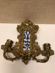 VÄGGLAMPETT, mässing, rokokostil, 1900-talets andra hälft.