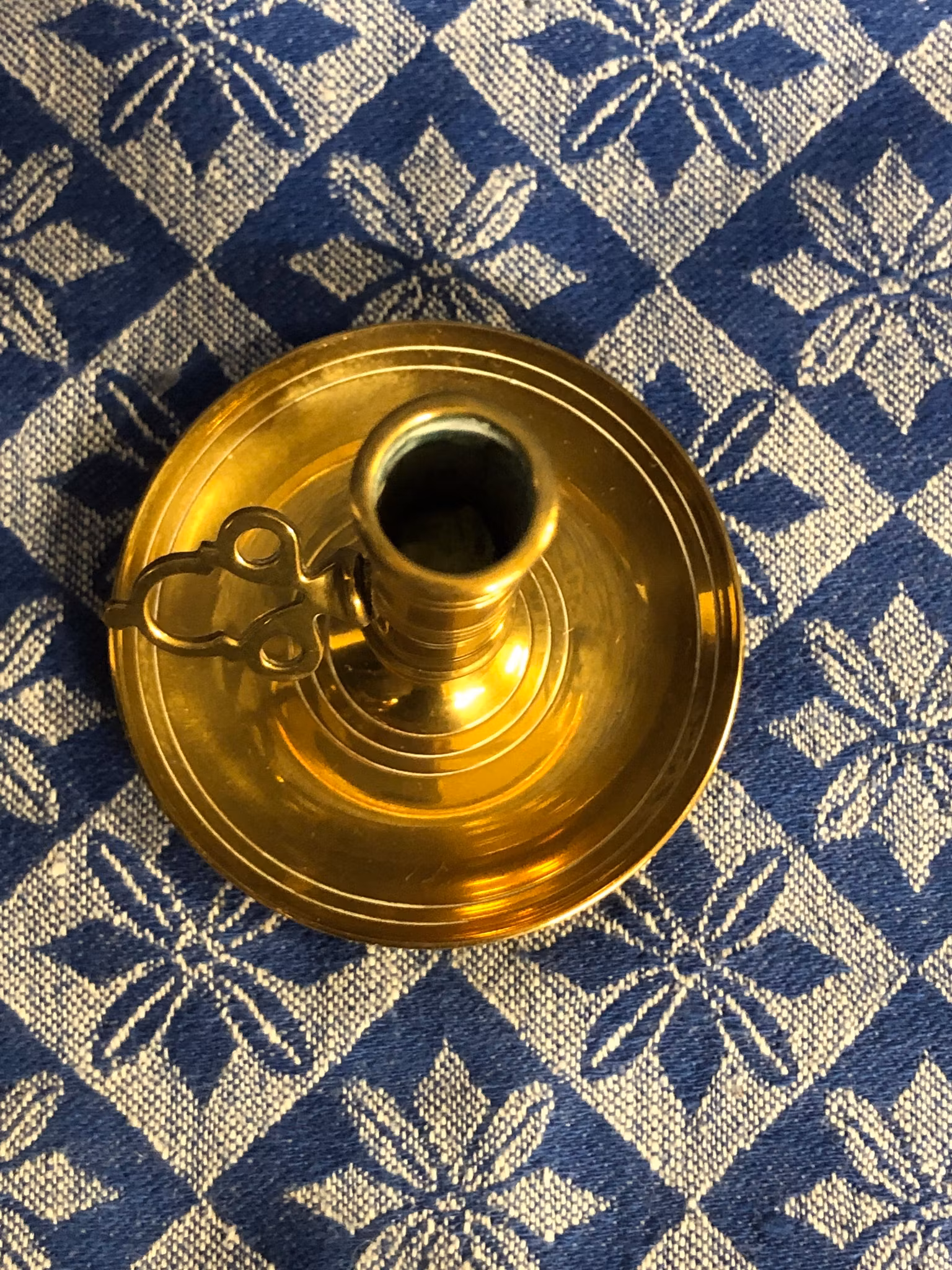 KONTORS/KAMMARLJUSSTAKE, malm, Morells gjuteri; Mora, 1900-talets andra hälft.