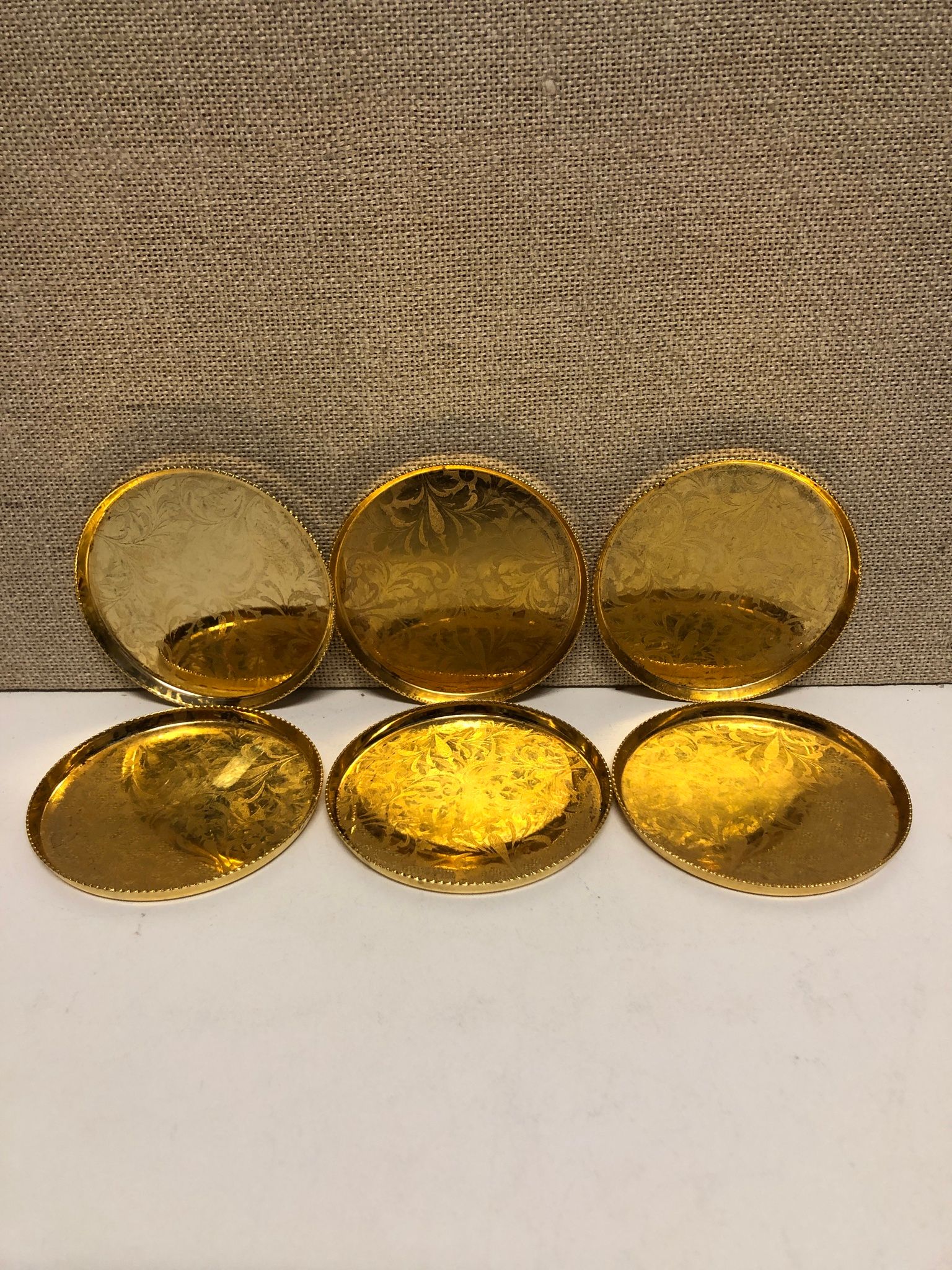 GLASUNDERLÄGG, metall, Scandia Guld.