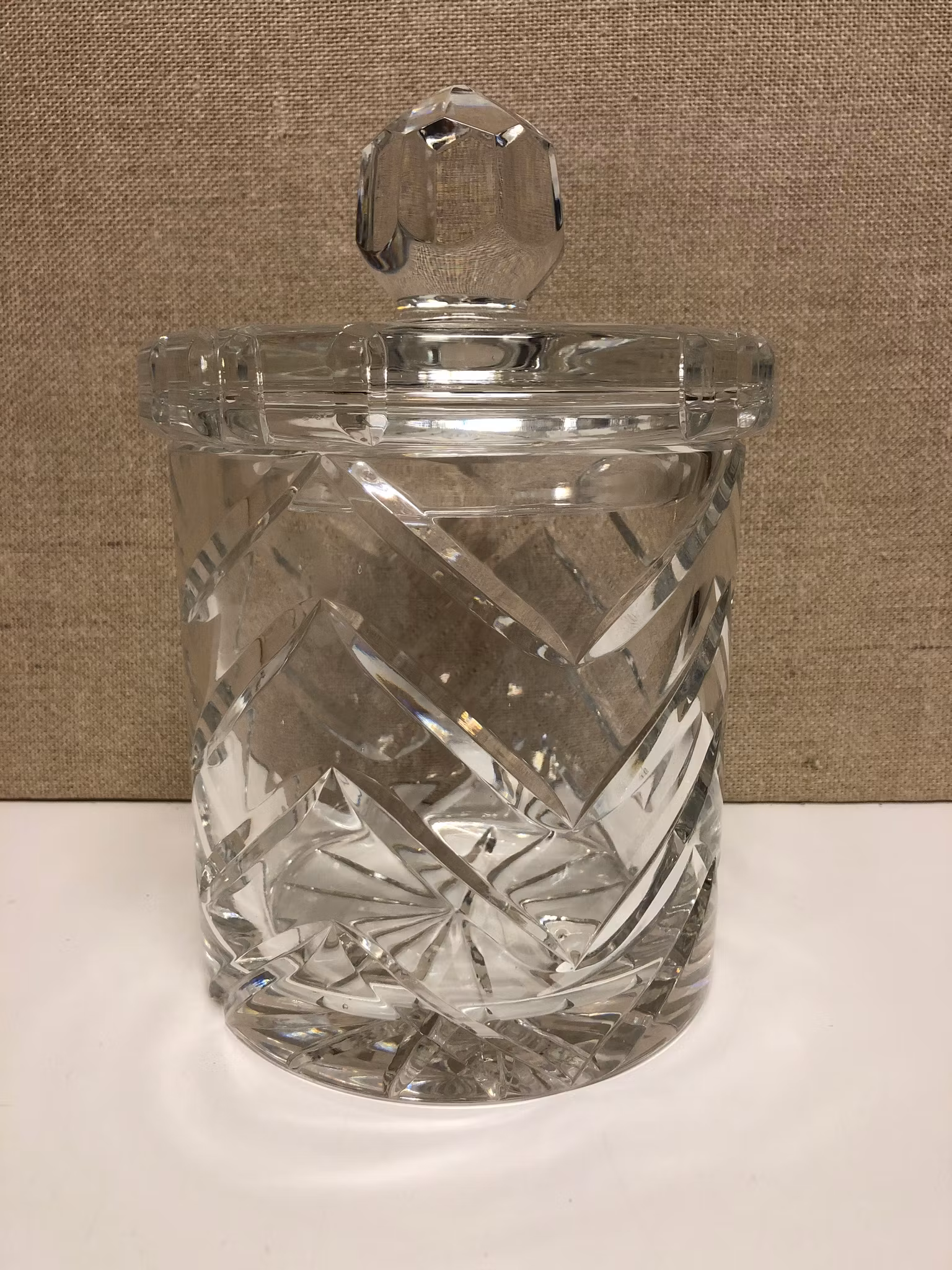JAR WITH LID, crystal, 1900s.