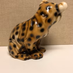FIGURIN, Stor leopard unge, keramik, 1900-talets andra hälft.