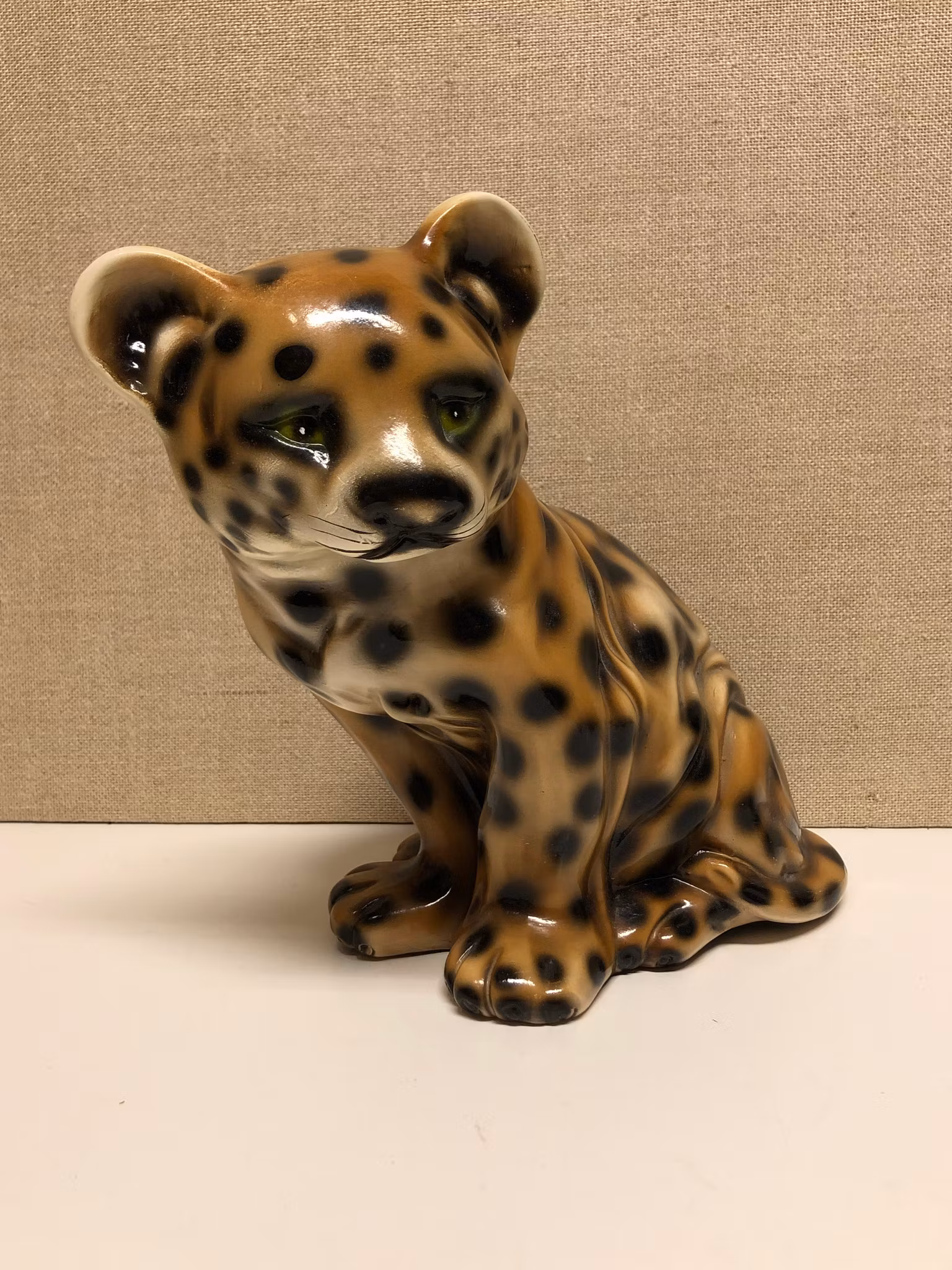 FIGURIN, Stor leopard unge, keramik, 1900-talets andra hälft.