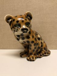 FIGURIN, Stor leopard unge, keramik, 1900-talets andra hälft.