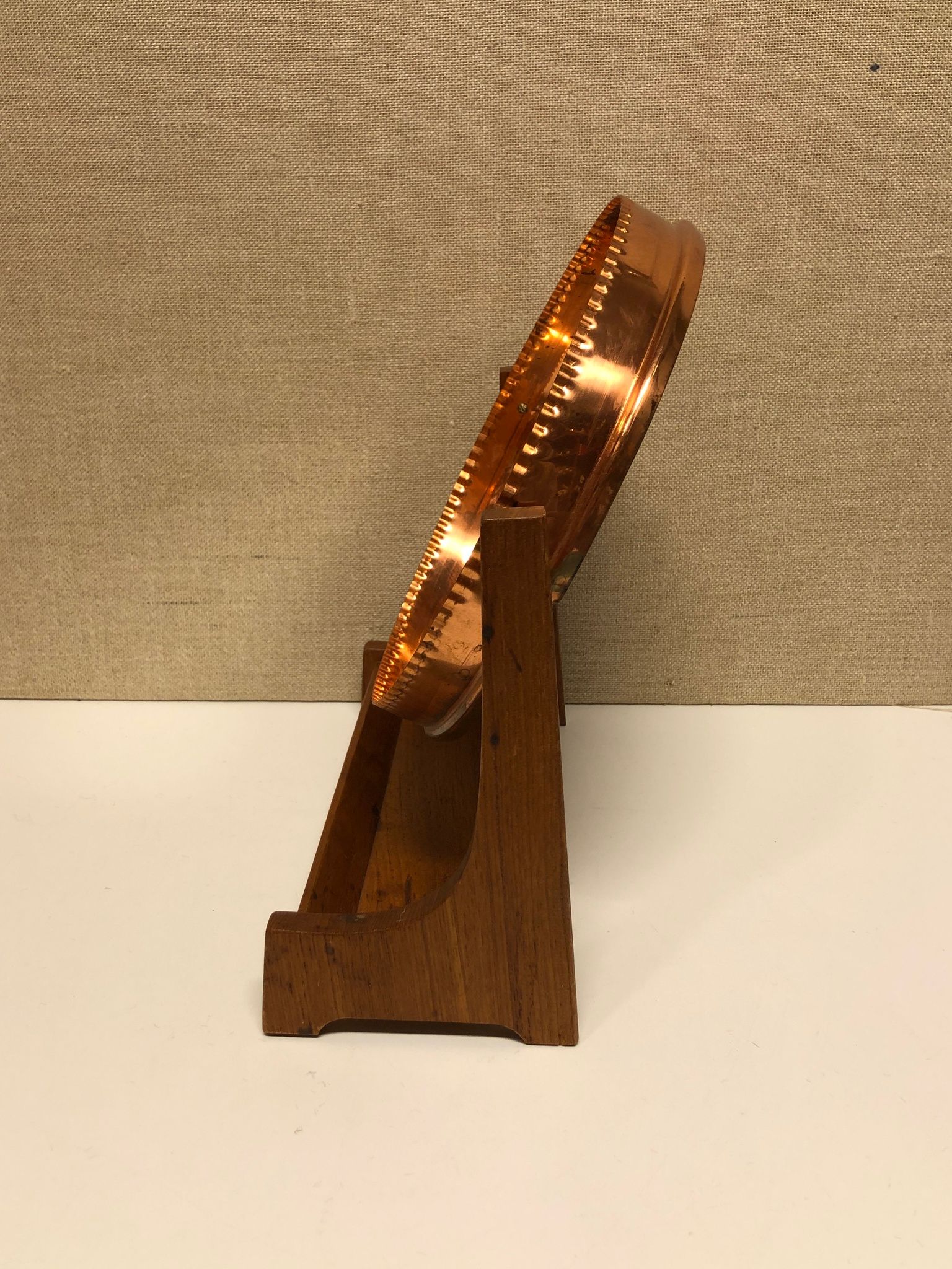 BORDSSPEGEL, teak, koppar, 1960-tal.