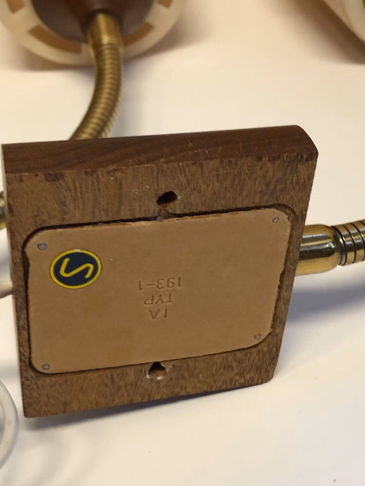 VÄGG/SÄNGLAMPOR, ett par, metall/teak, AJH, 1950/60-tal.