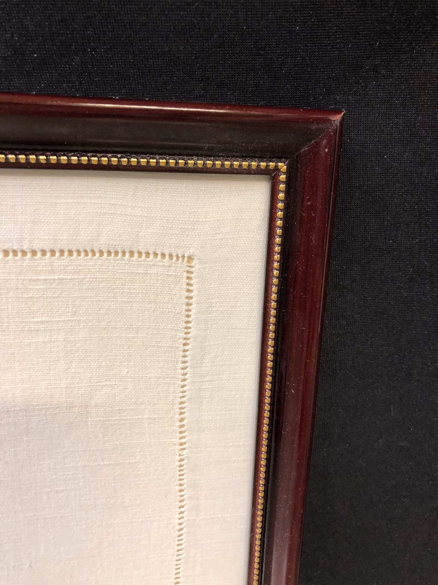 VÄGGBONAD, broderad textil, ordspråk, 1900-talets andra hälft.