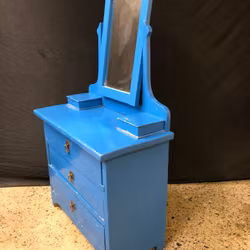 SPEGELBYRÅ, bemålad furu, barnmodell, 1900-tal.