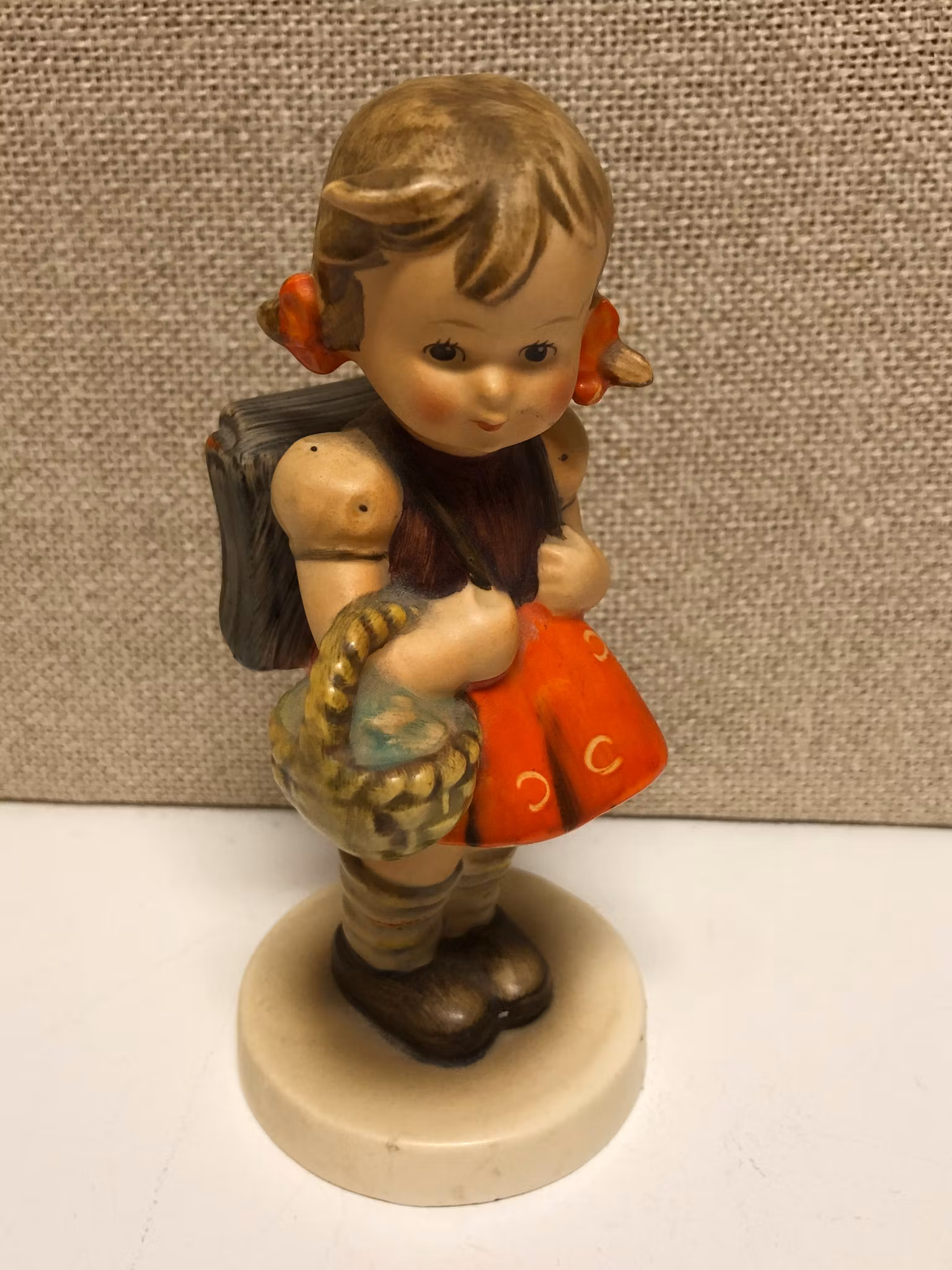 FIGURIN, porslin, Goebel, M.J.  Hummel, West Germany.