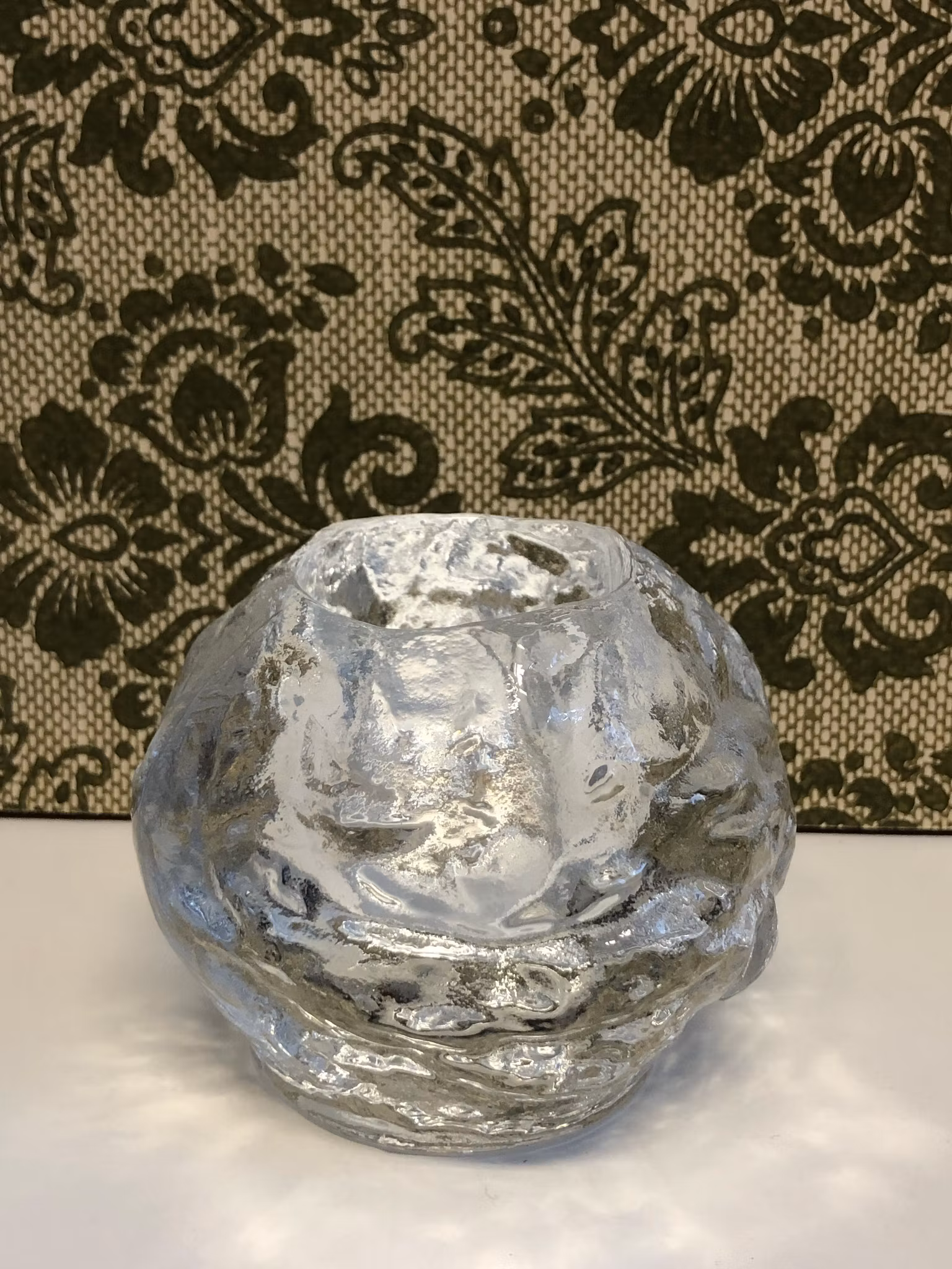 ANN WOLF. Ljuslykta, glas, " Snö boll", Kosta Boda.