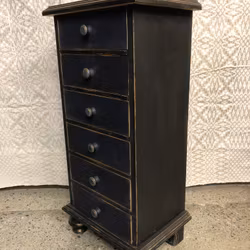 BYRÅ, bemålat trä, 1900-talets andra hälft.