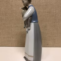 FIGURINE, porcelain, girl with lamb, Ladro, Spain, second half of the 20th century.