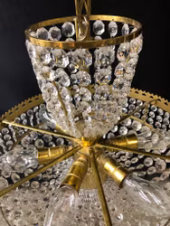 TAKLAMPA, mässing, prismor, 1900-talets mitt.