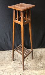 PIEDESTAL, bemålad furu, 1900-talets början.