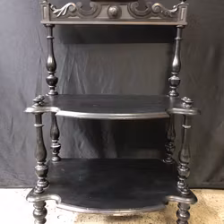 ATIENIENNHYLLA, bemålat trä, 1900-talets början.