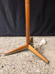GOLVLAMPA, teak/metall, 1950/60-tal.