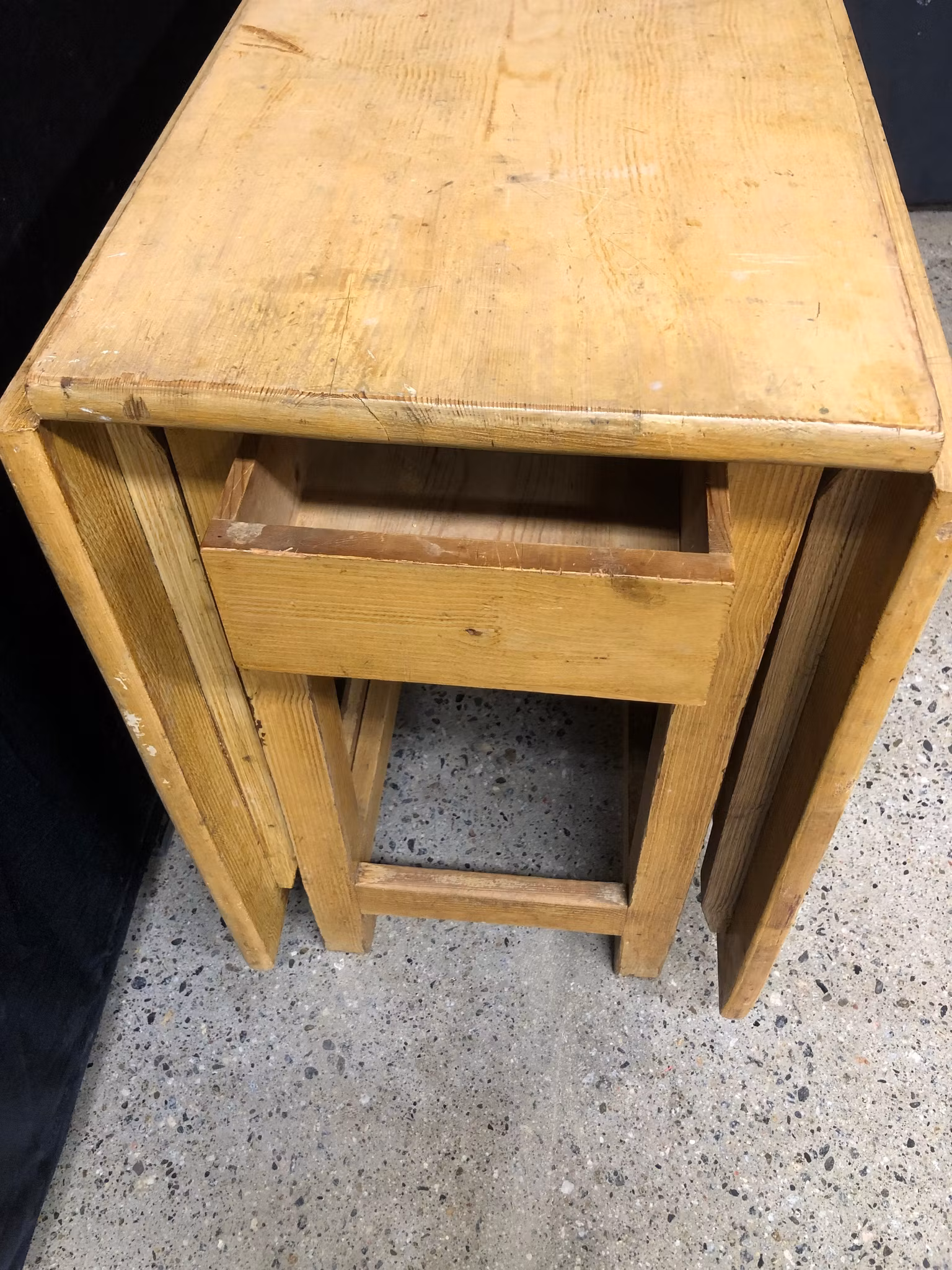 SLAGBORD, bemålad furu, 1800-tal.
