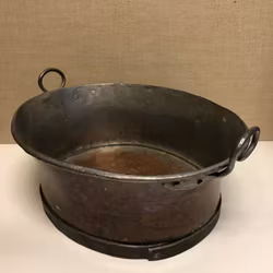 COPPER CAULDRON, 19th century.
