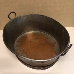COPPER CAULDRON, 19th century.