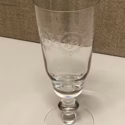 CHAMPAGNESTRUT, glas, Eke/ "Elon", Kosta.