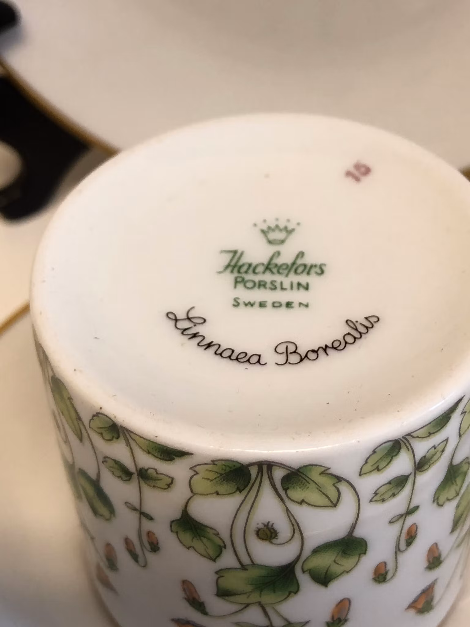 KAFFEKOPP, FAT, ASSIETT, porslin," Linnaea Borealis", Hackefors, Sweden.