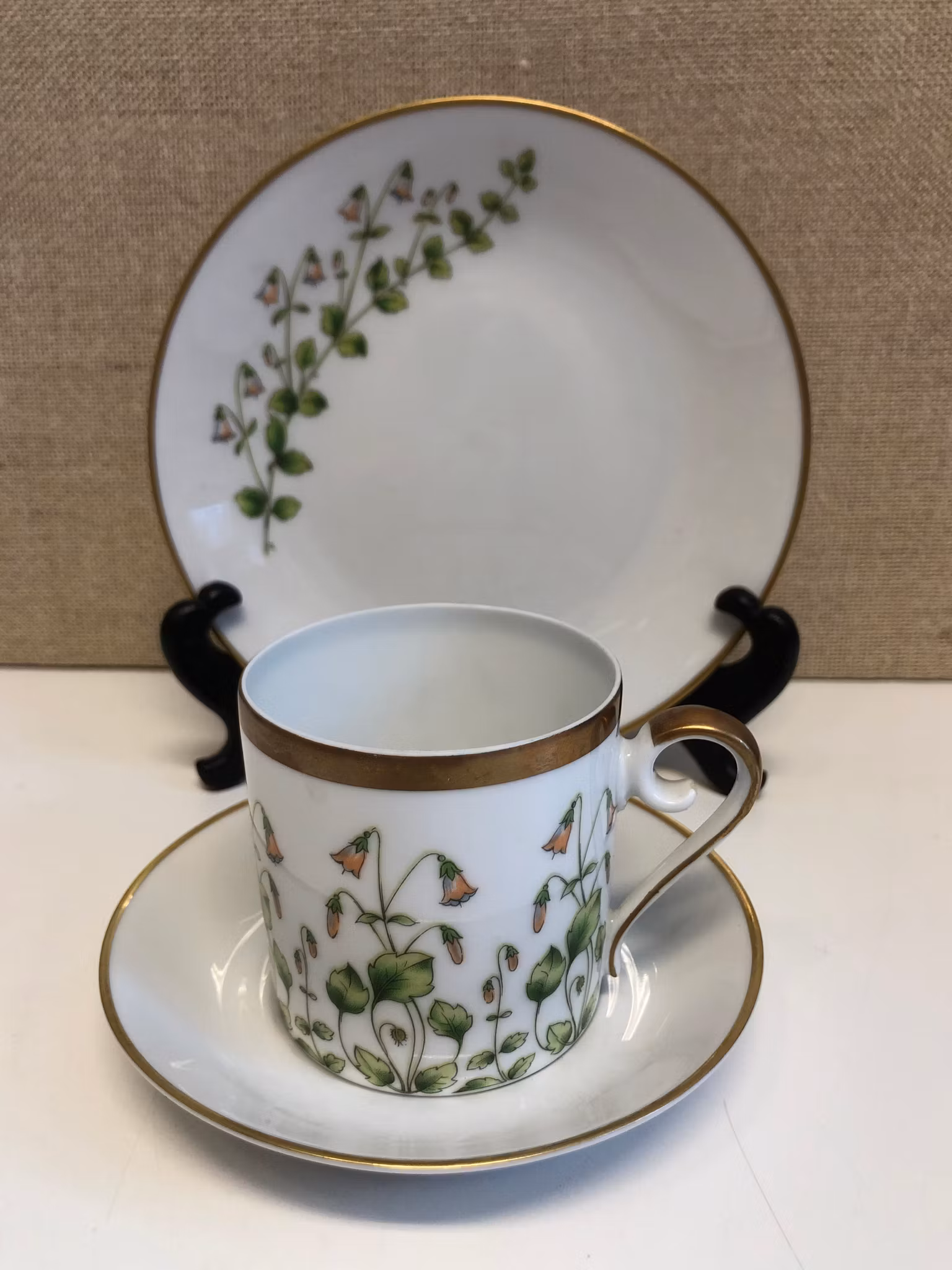 KAFFEKOPP, FAT, ASSIETT, porslin," Linnaea Borealis", Hackefors, Sweden.