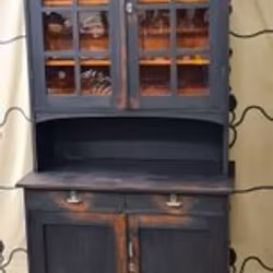 VITRINSKÅP, bemålad furu, 1900-talets början.