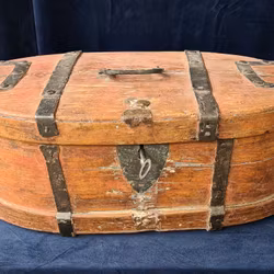 FORSKRIN, bemålat trä, allmoge, 1800-talets början.