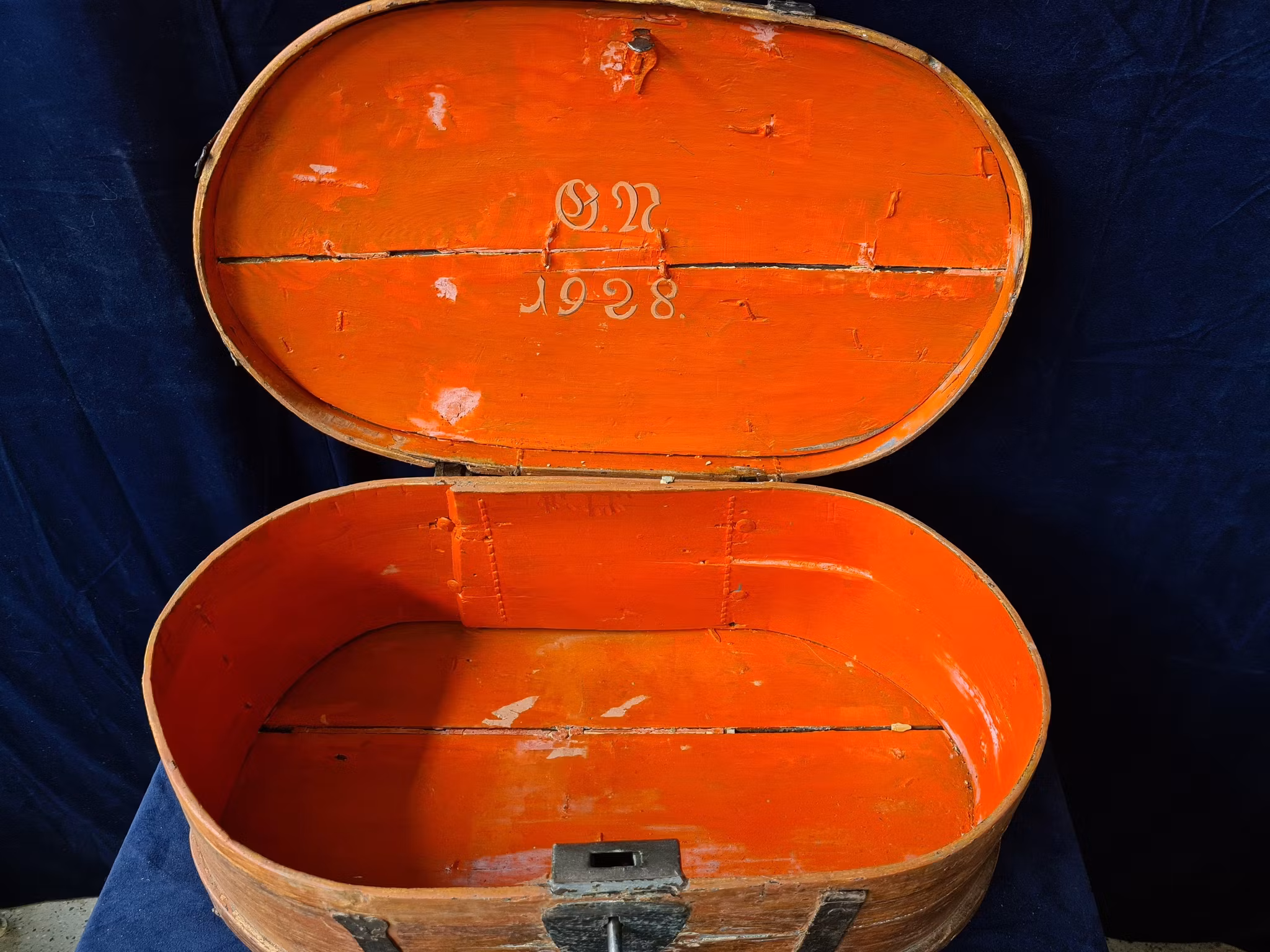 FORSKRIN, bemålat trä, allmoge, 1800-talets början.
