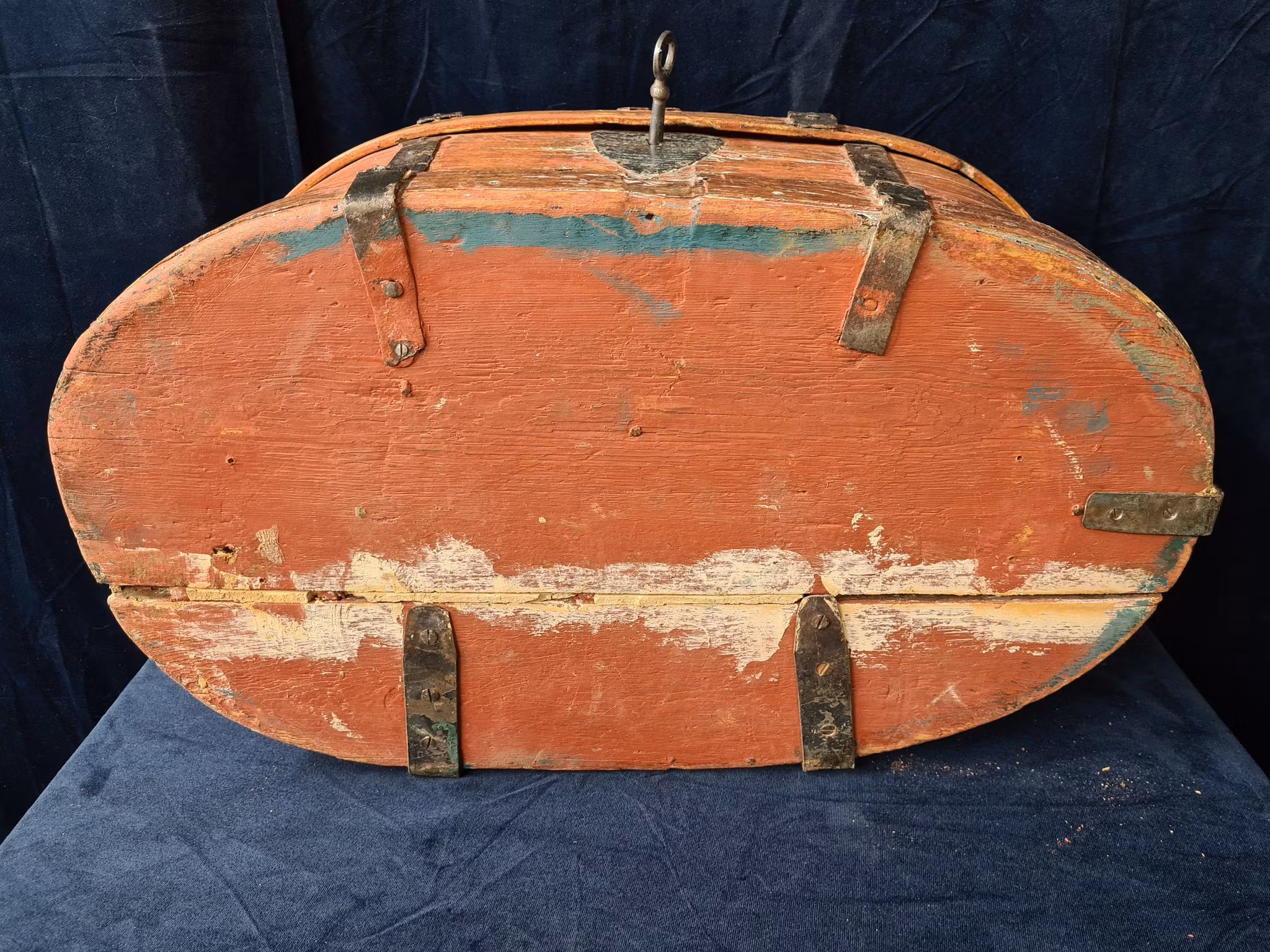 FORSKRIN, bemålat trä, allmoge, 1800-talets början.