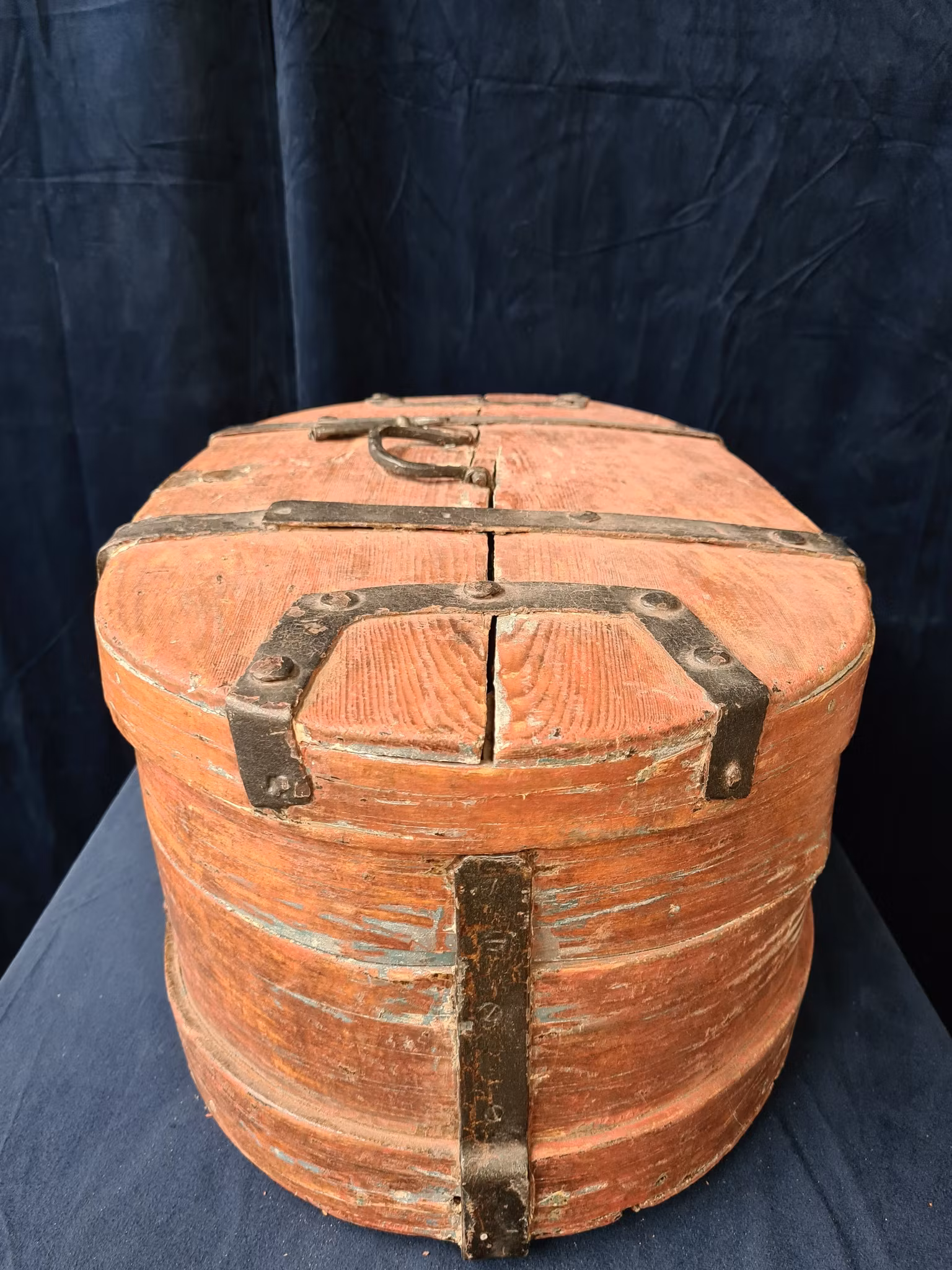 FORSKRIN, bemålat trä, allmoge, 1800-talets början.