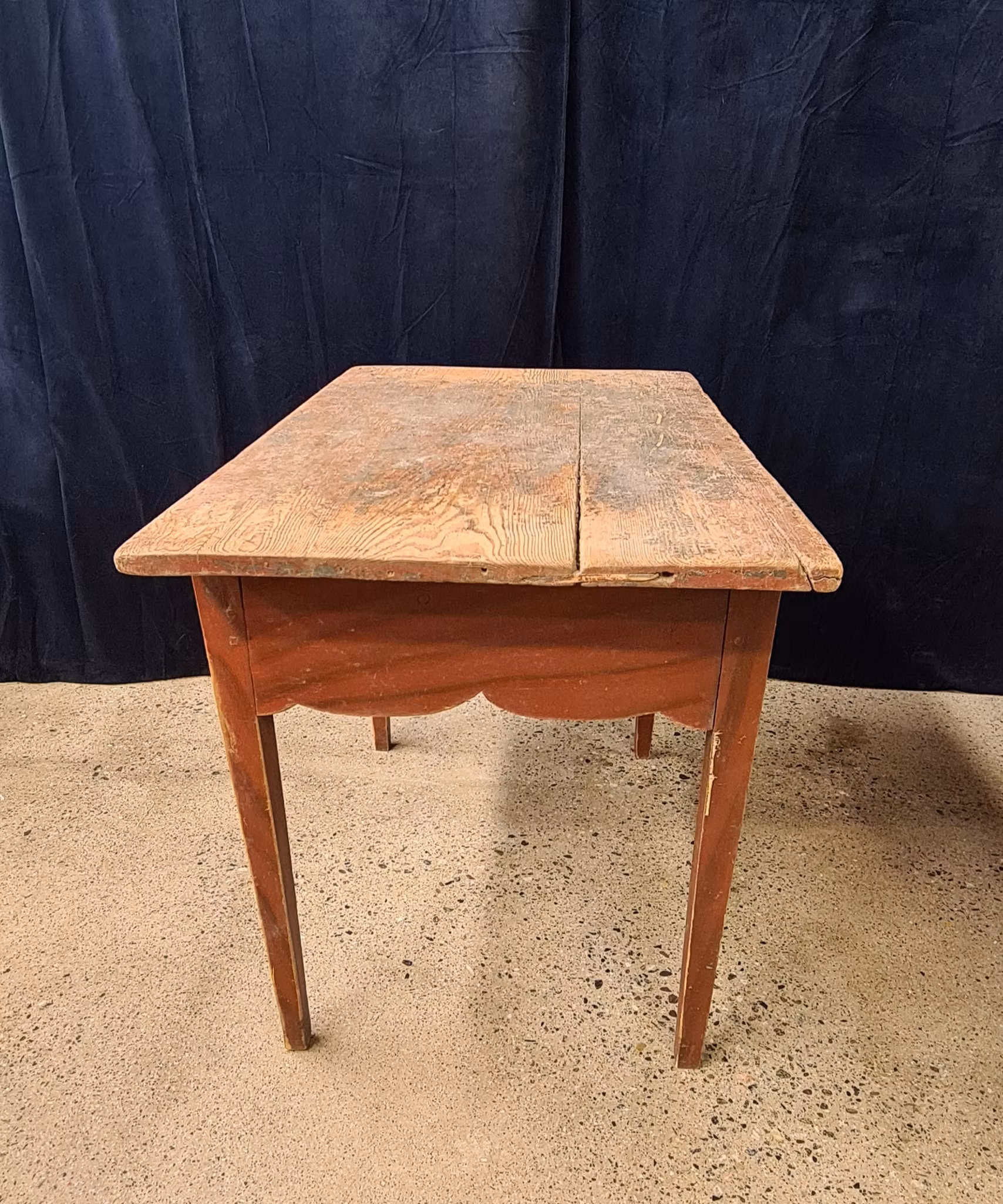 BORD, bemåd furu, allmoge, 1800-tal.