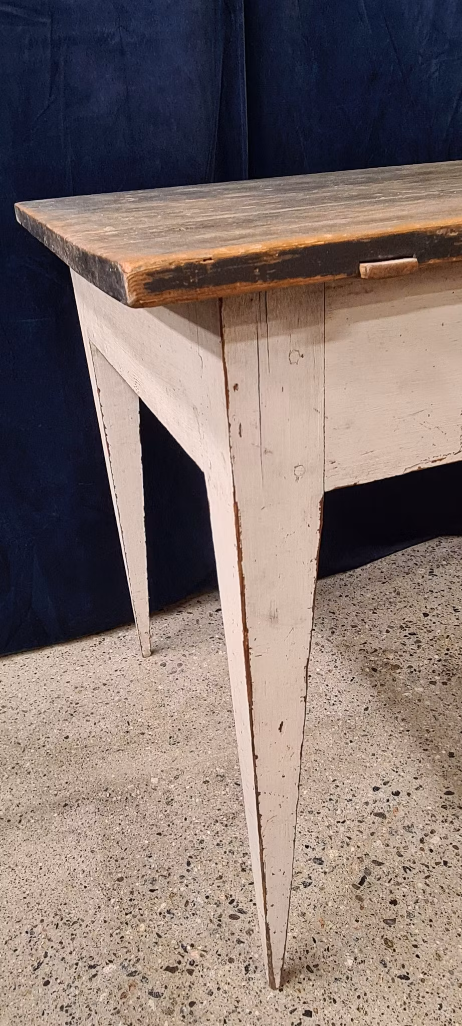 BORD, bemålad furu, Gustaviansk stil, tidigt 1800-tal.