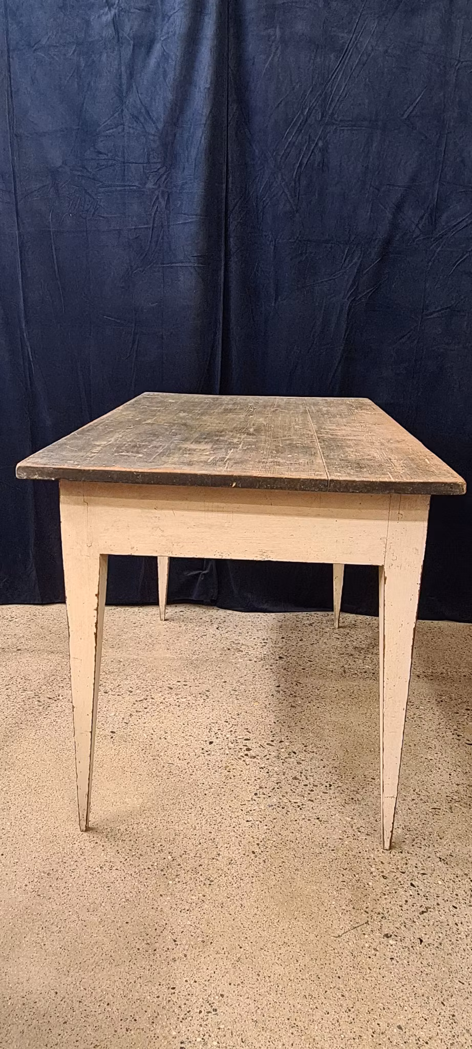 BORD, bemålad furu, Gustaviansk stil, tidigt 1800-tal.