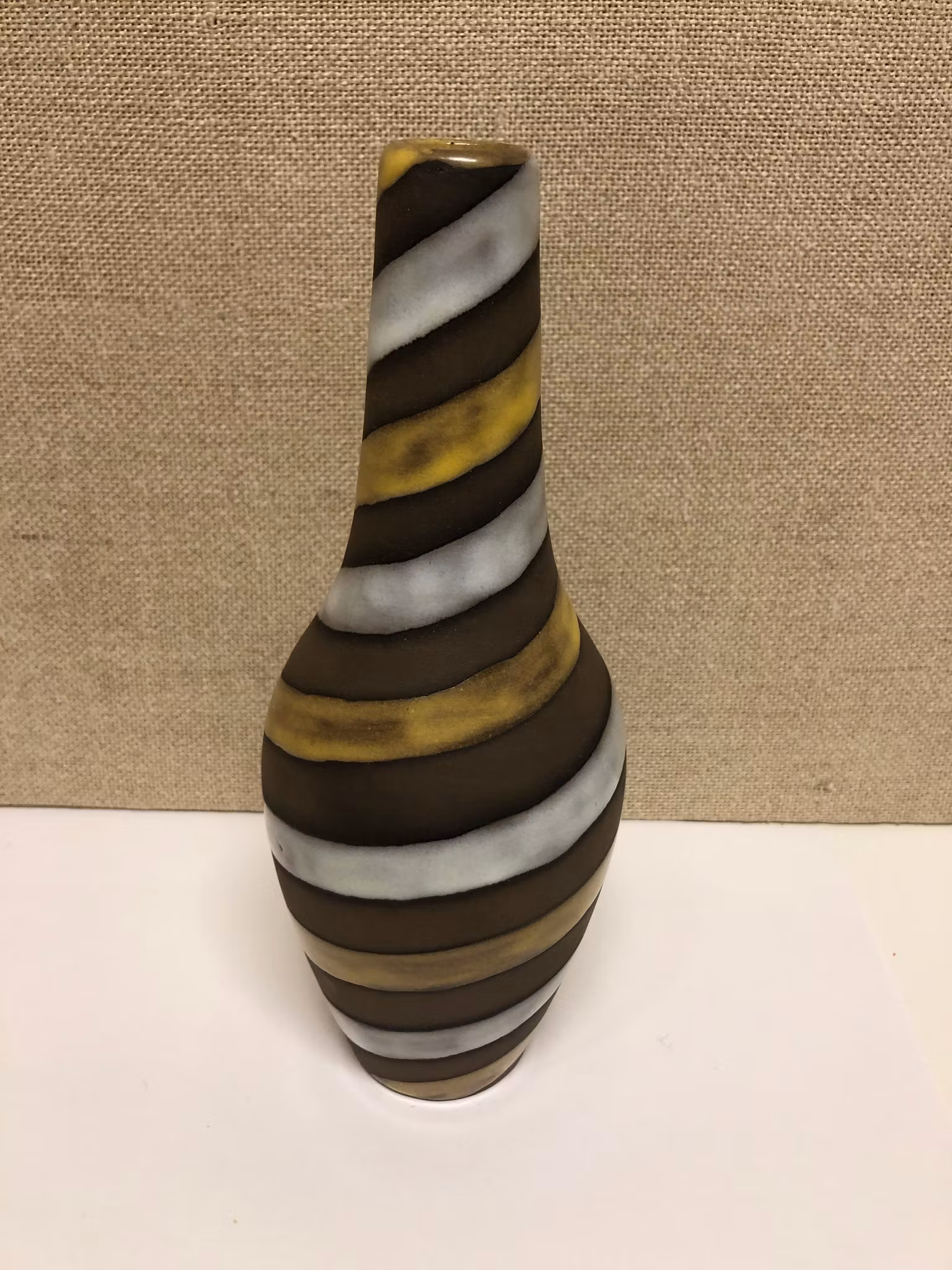 INGRID ATTEBERG. Vas, keramik, "Spiral, Uppsala Ekeby.