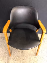 KARMSTOL, bok, svart läderimitation, 1960/70-tal.