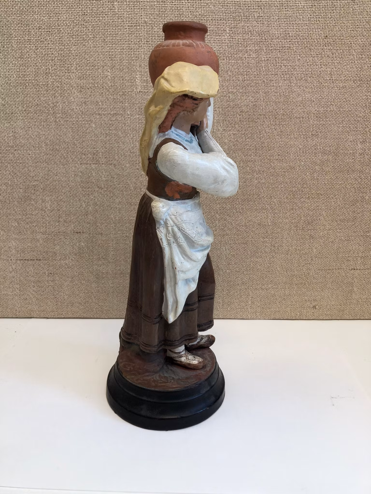 FIGURIN, keramik, "Vattenbäraren, 1900-talets första del.