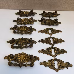 MÖBELBESLAG, 11 st. bronserad mässing, nyrenässans, 18/1900-tal.