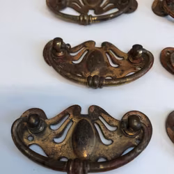 MÖBELBESLAG, 9 st. mässing, Jugend, 1900-talets början.