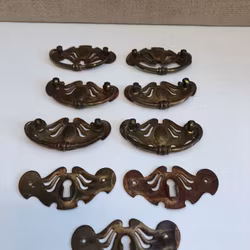 MÖBELBESLAG, 9 st. mässing, Jugend, 1900-talets början.