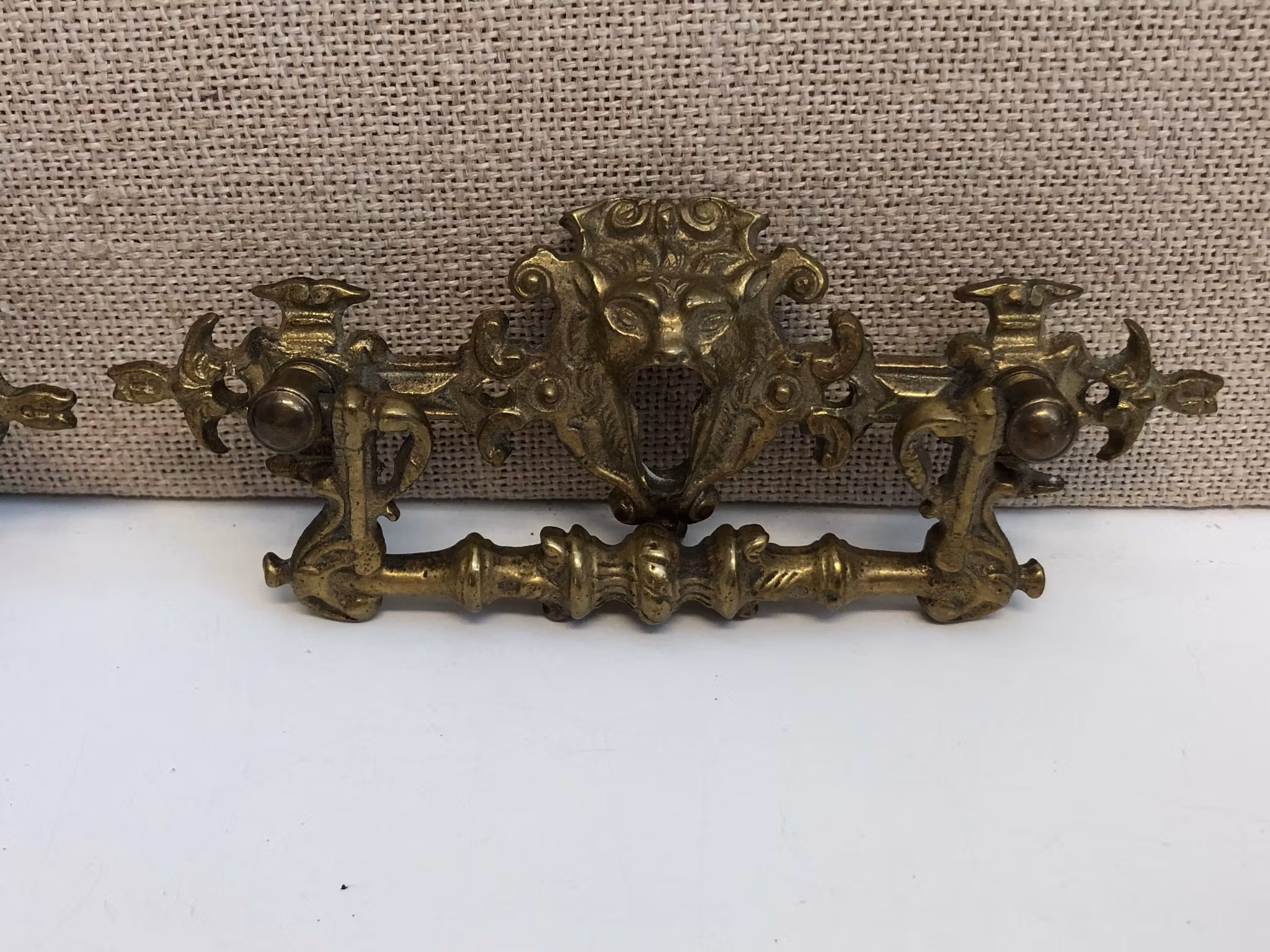 MÖBELBESLAG 2 st, bronserad metall, nyrenässans, 1800 talets slut.