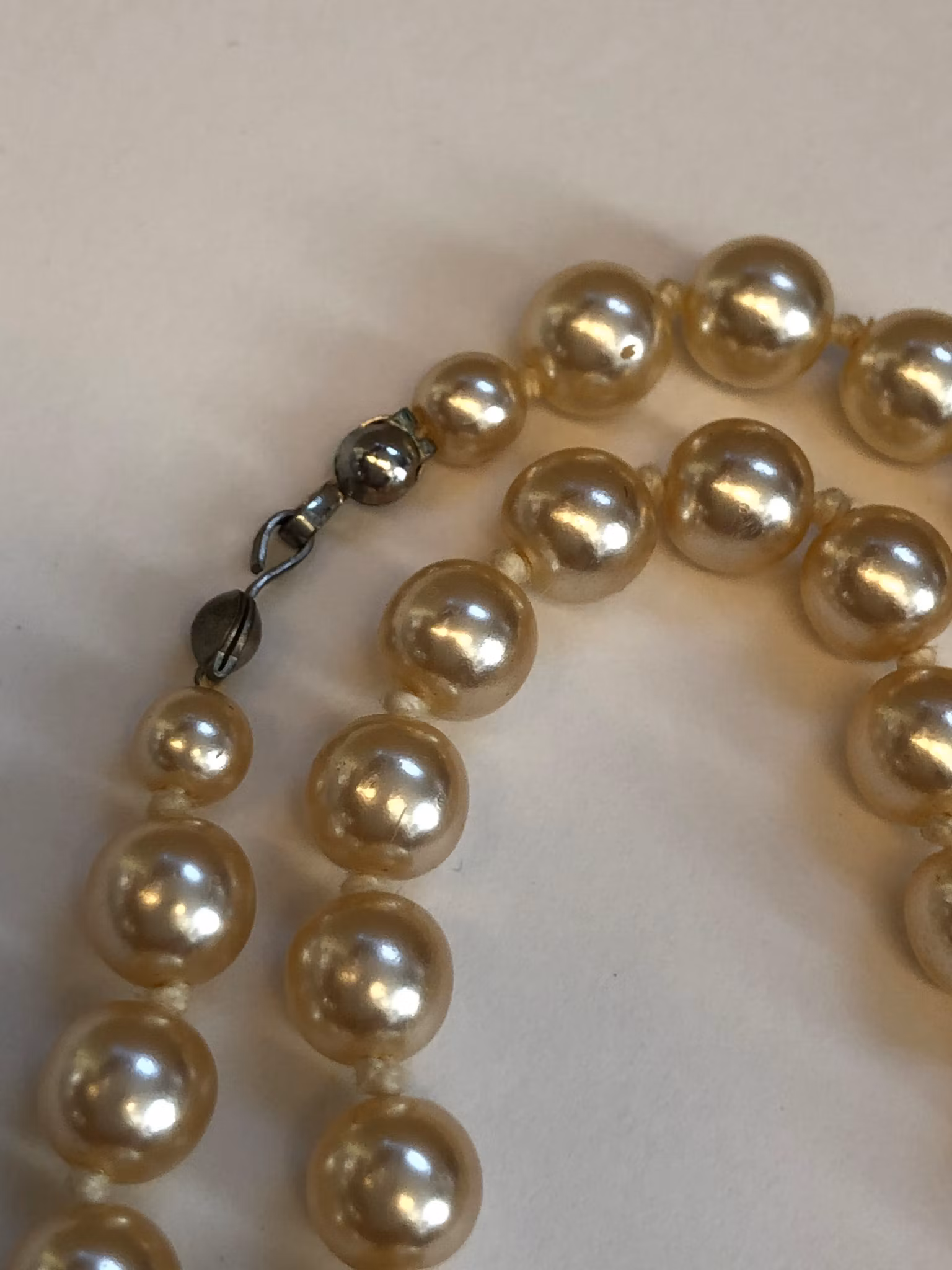 PÄRLHALSBAND, Metall, konstmaterial, Vintage 1900-tal