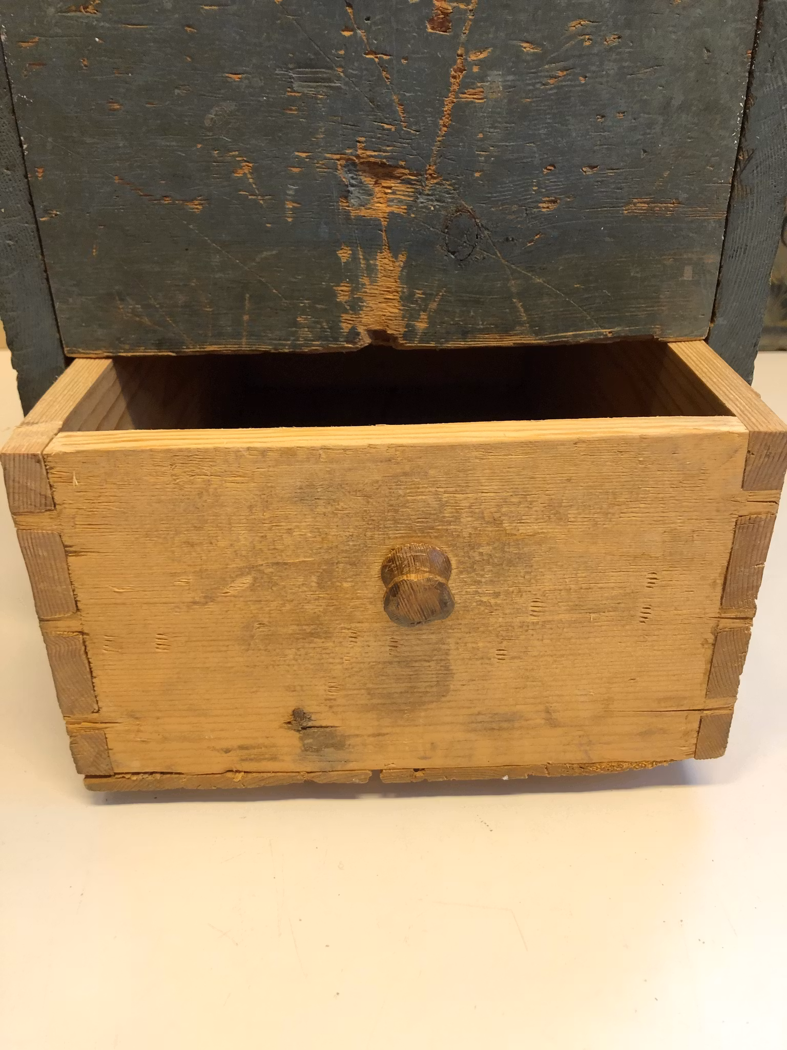 LÅDA, skjutlock, allmoge, original målat, ONS samt daterad 1827.